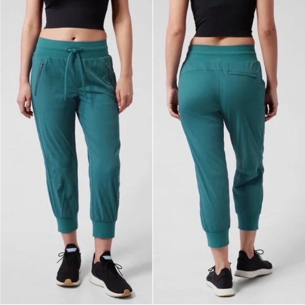 Athleta Trekkie North Crop Jogger - Size 6